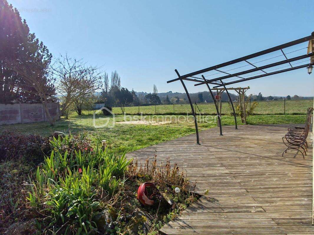 Maison à D'HUISON-LONGUEVILLE