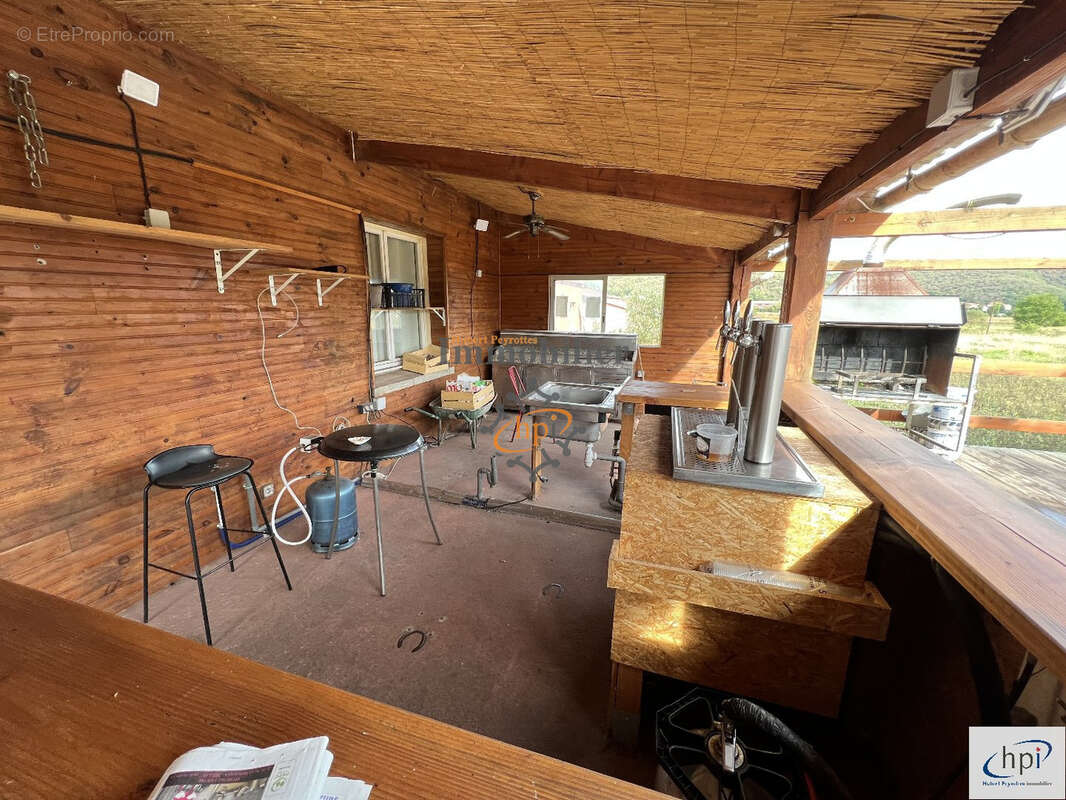 Commerce à MONTLAUR