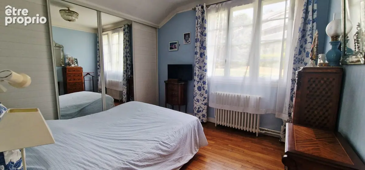 SEVRES RIVE DROITE : Charmante Maison Familiale de 193m² , DPE D - photo 12