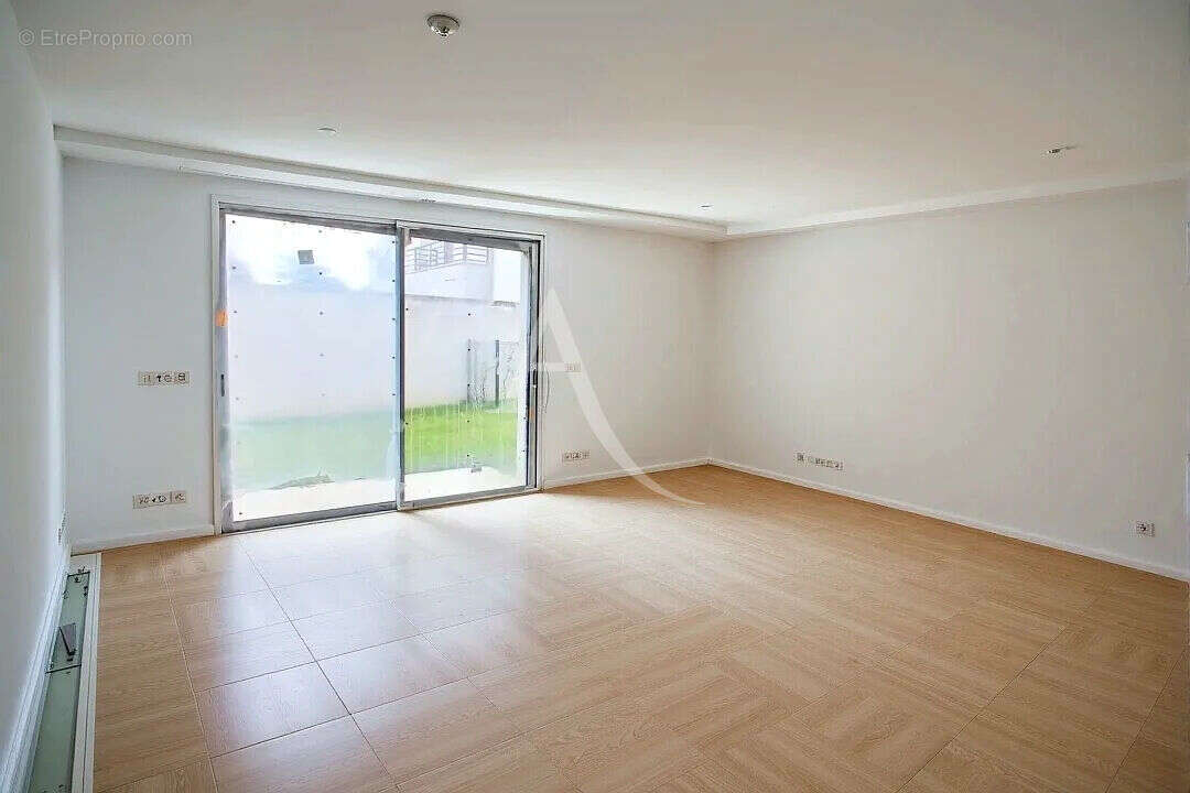 Maison à SAINT-THIBAULT-DES-VIGNES