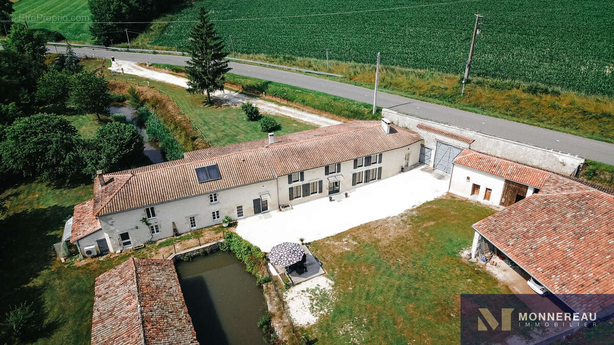 Maison à CHALLIGNAC