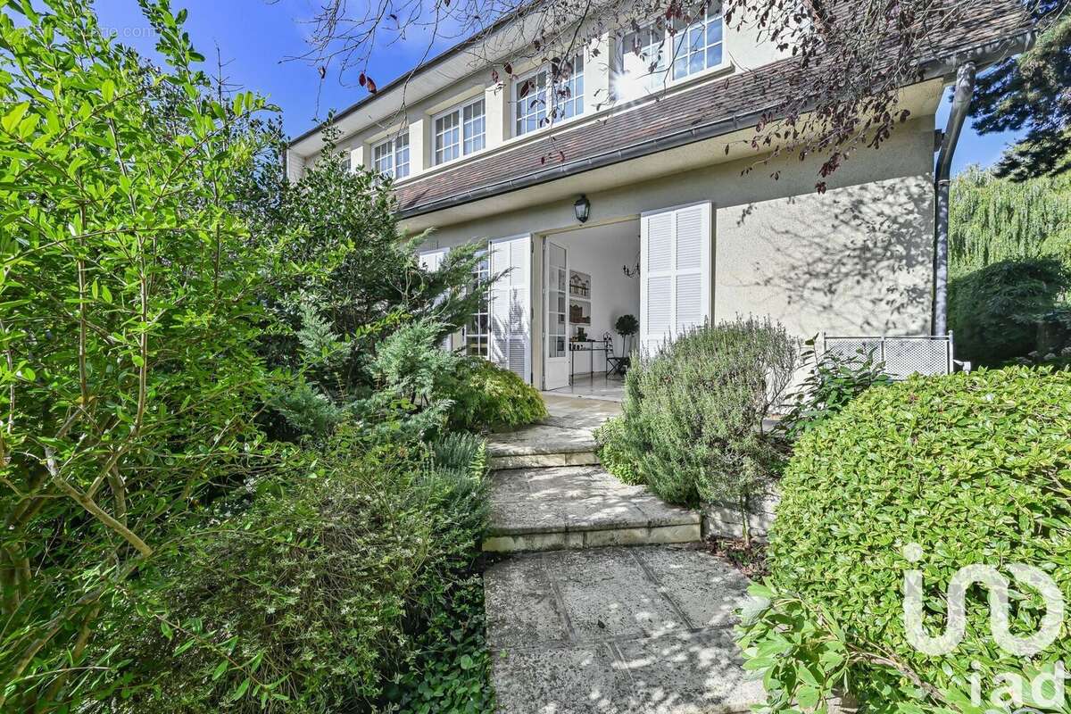 Photo 3 - Maison à LA CELLE-SAINT-CLOUD