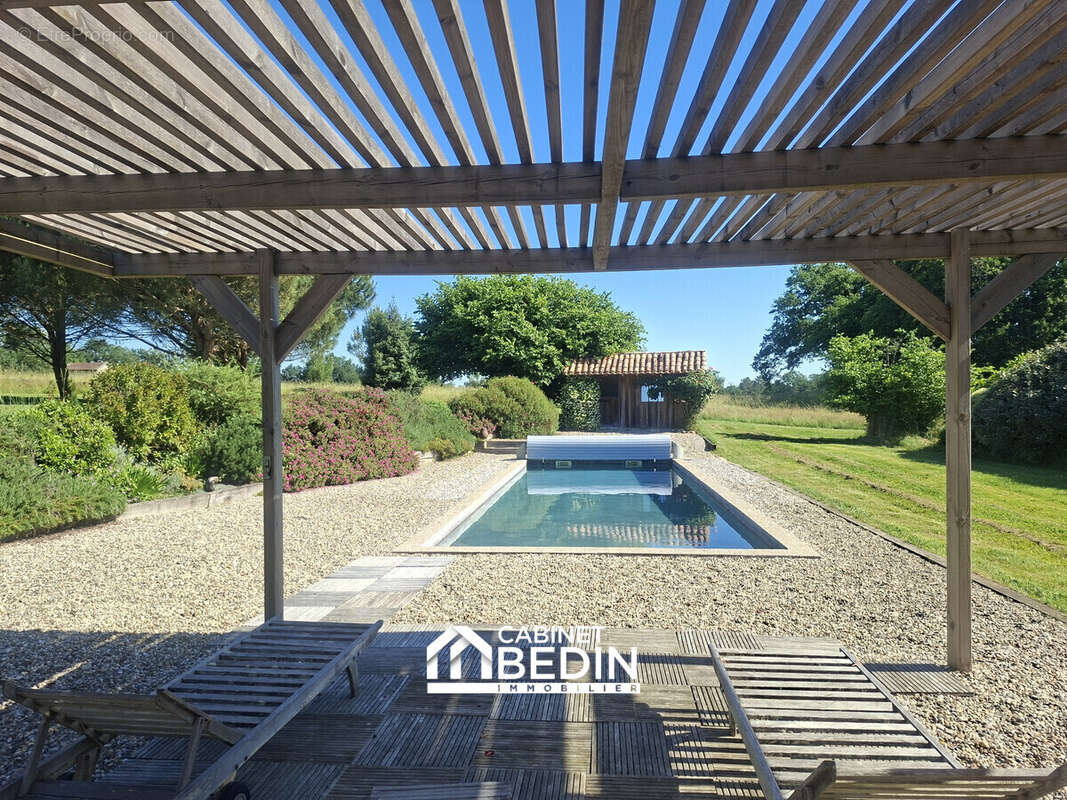 Maison 240 m² à Coimeres  - photo 2