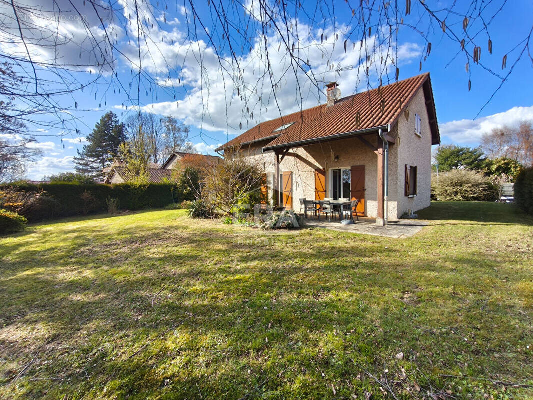 Maison à SAINT-DENIS-LES-BOURG