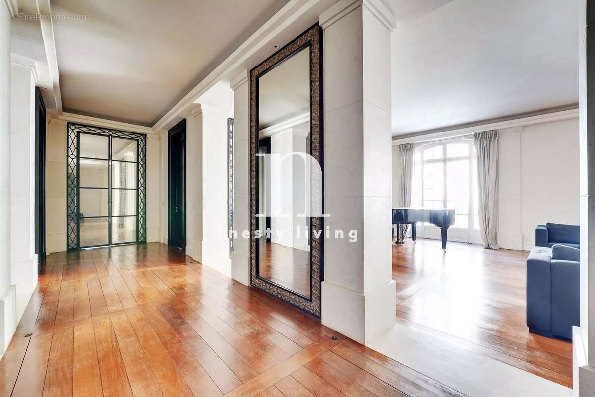 Appartement à PARIS-17E