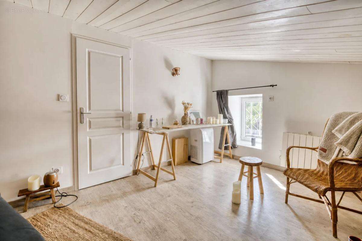 Ensemble immobilier de 8 pièces 141 m² à Dompierre-sur-Mer - photo 13