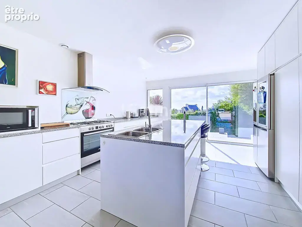 Maison, 6 pièces de 145 m² à Ploéven 29550 - photo 2