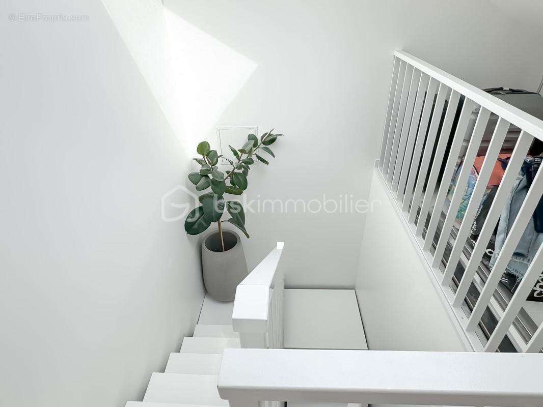 Magnifique pavillon familial à saisir intégralement rénové et meublé, avec piscine aux portes de Val d'Europe - photo 13
