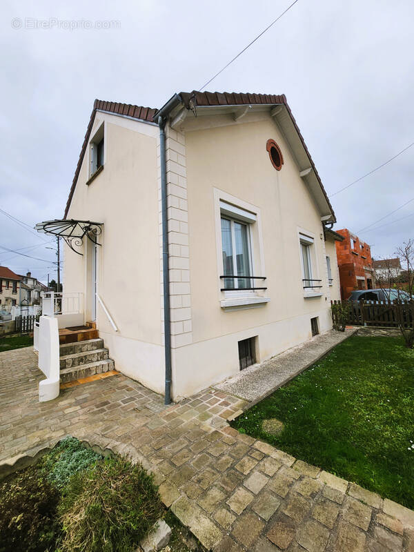 Maison à SAVIGNY-SUR-ORGE