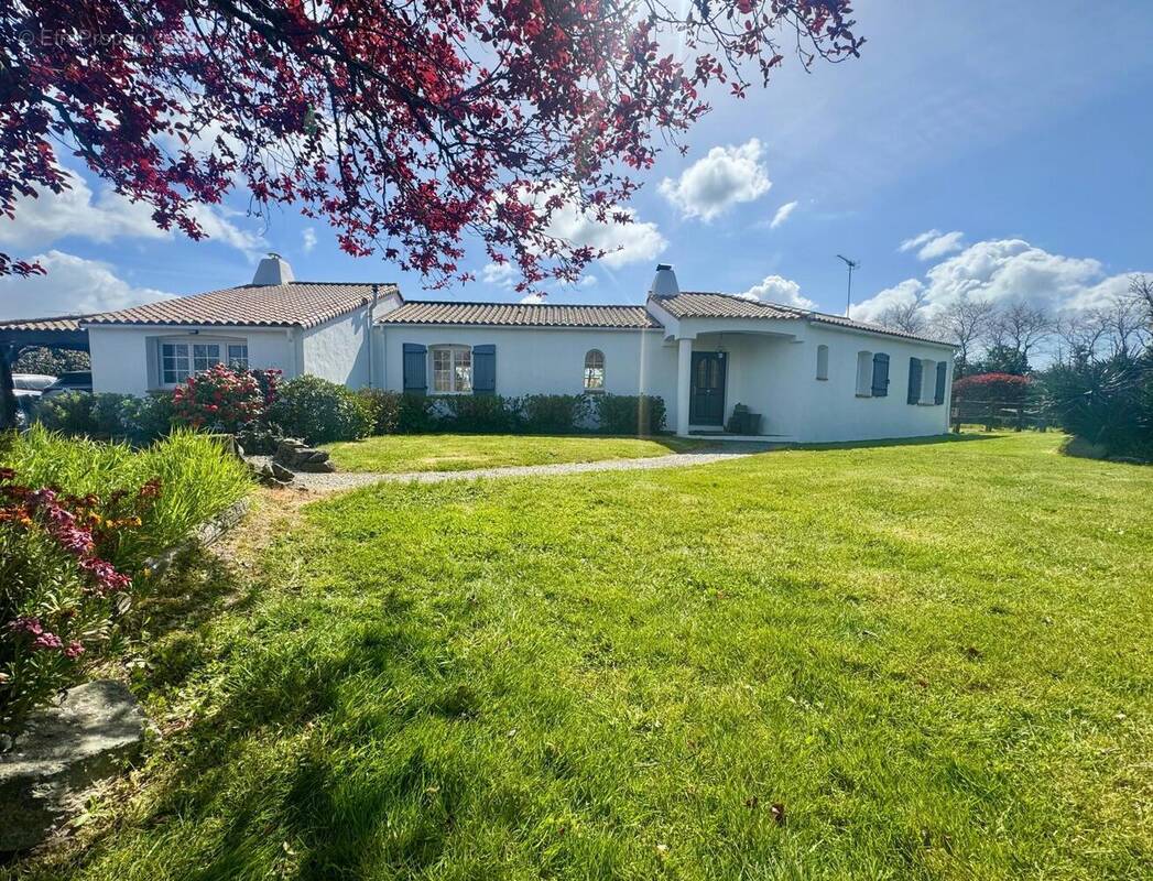 Photo 1 - Maison à SAINT-URBAIN