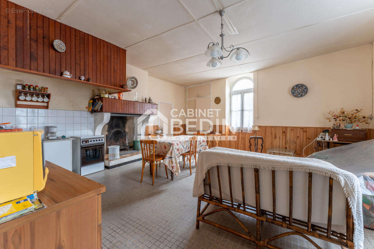 Maison à PUJOLS-SUR-CIRON
