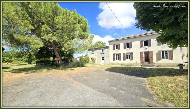Maison FAMILIALE à vendre 8 pièces (226m²) à SAINT PIERRE DE JUILLERS (17) sur plus d'1 hectare de terrain avec HANGAR et DEPEND - photo 2
