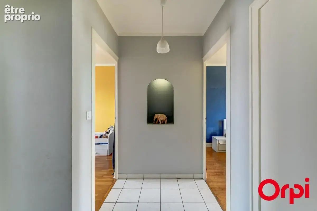 CALUIRE CENTRE BOURG - T3 de 79 m² avec vue dégagée - photo 12