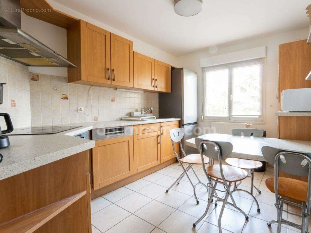 Yutz - maison mitoyenne 5 pieces avec 3 chambres, terrasse, jardin et garage ! - photo 3
