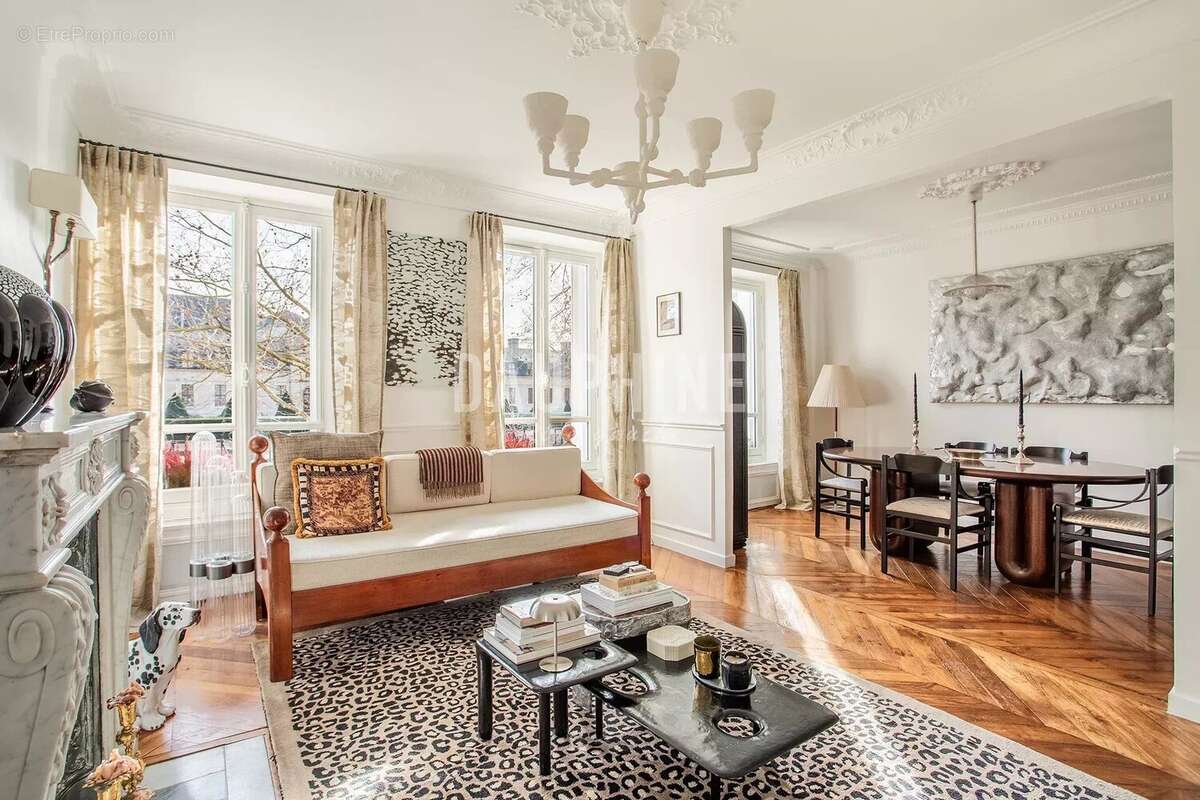 Appartement à PARIS-7E