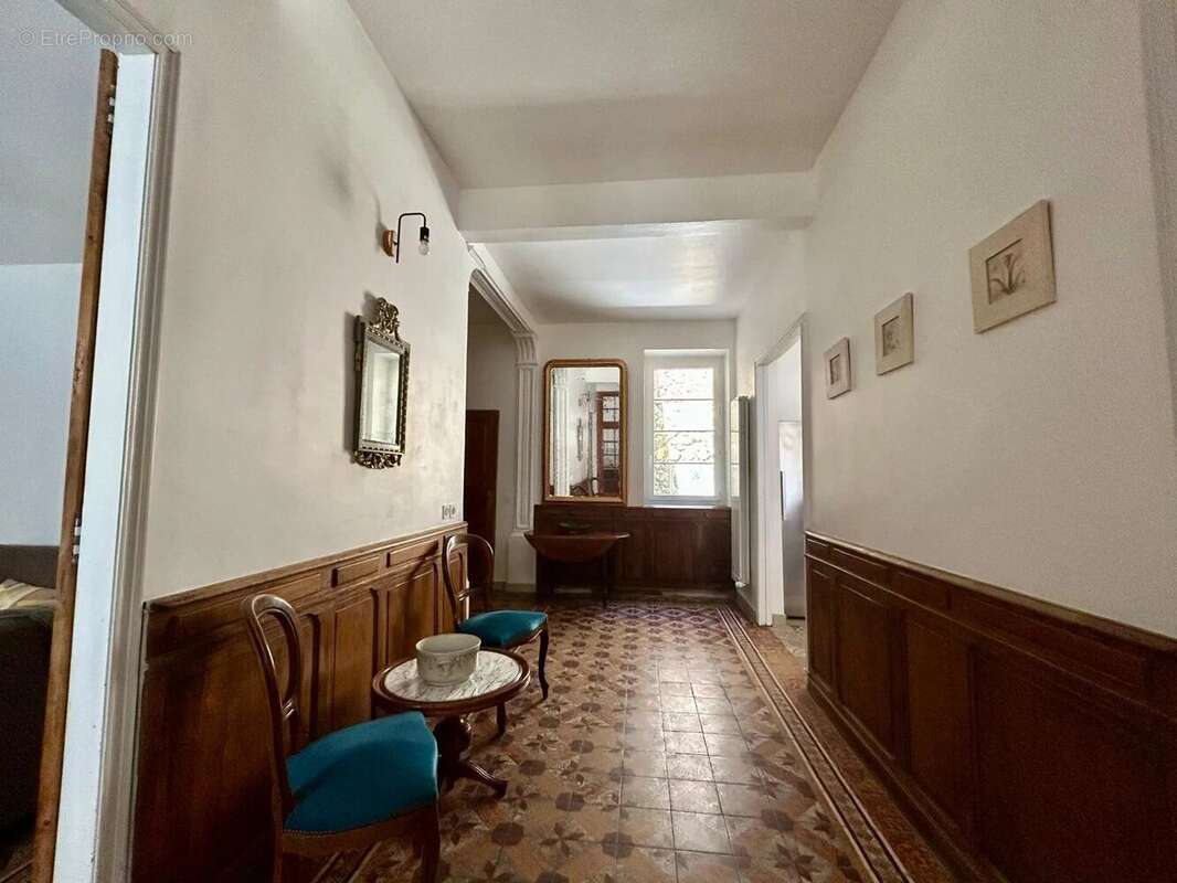 Maison à MONTOULIERS