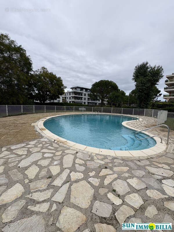 Appartement à SAINT-LAURENT-DU-VAR