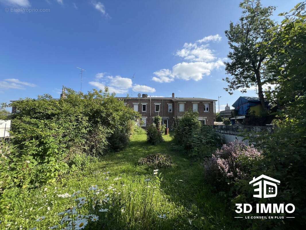 Maison à AVESNES-SUR-HELPE