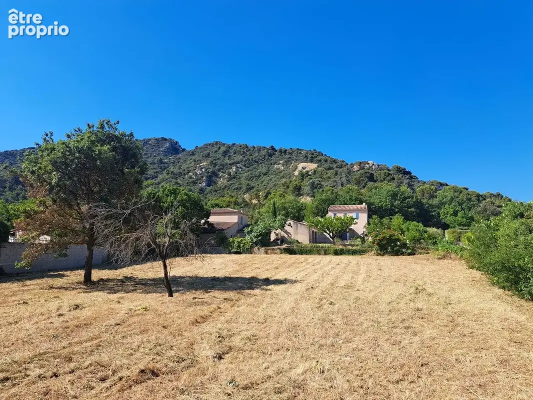 Terrain à ROBION