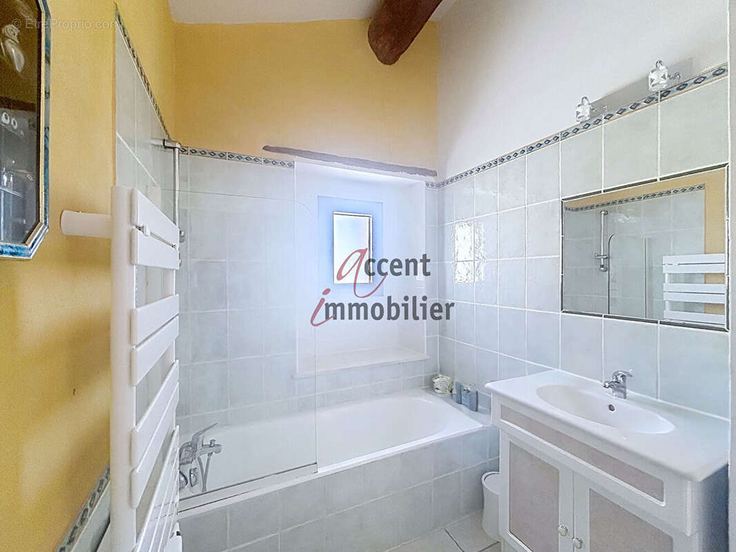 Maison de village en pierre avec une place de parking privative  Gordes - photo 8