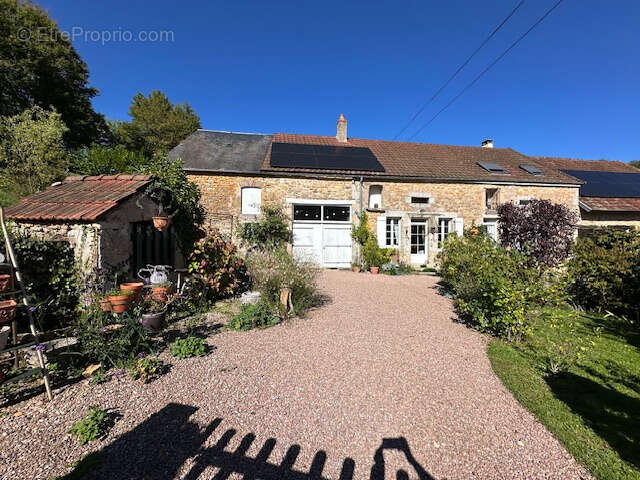 Maison à POUQUES-LORMES