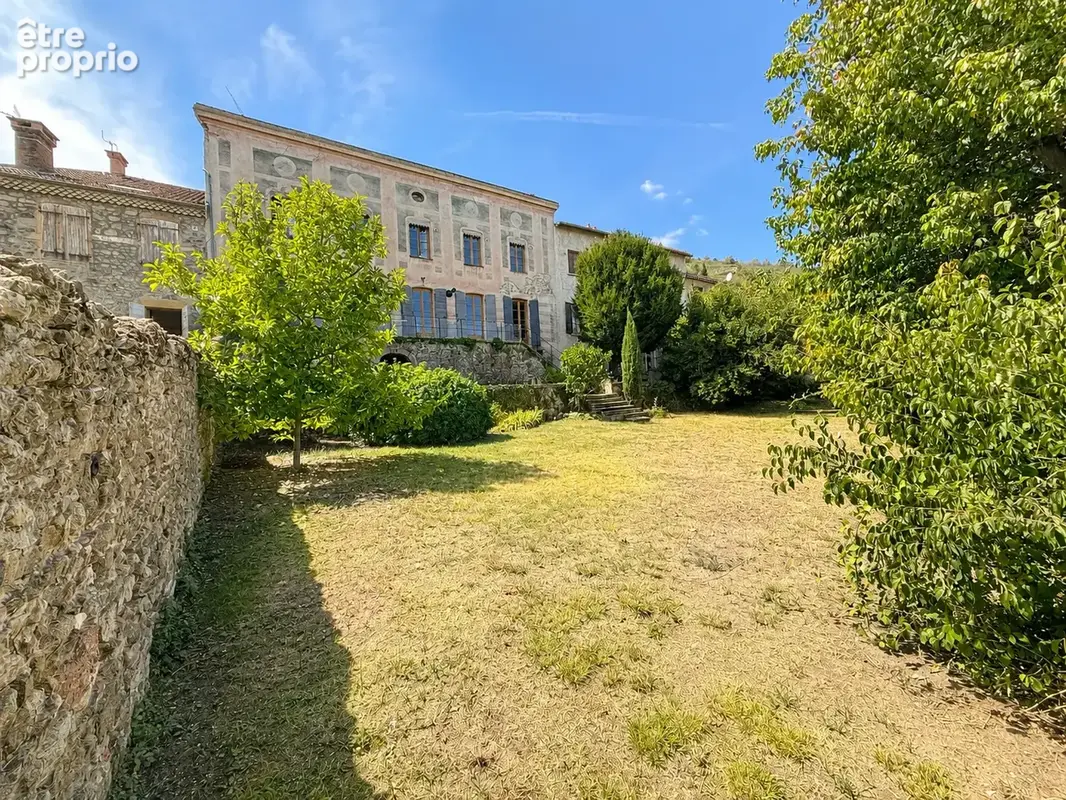 Propriété historique 312 m2 élevée sur caves voûtées, garage et plus de 1 000 m2 de terrain - photo 32