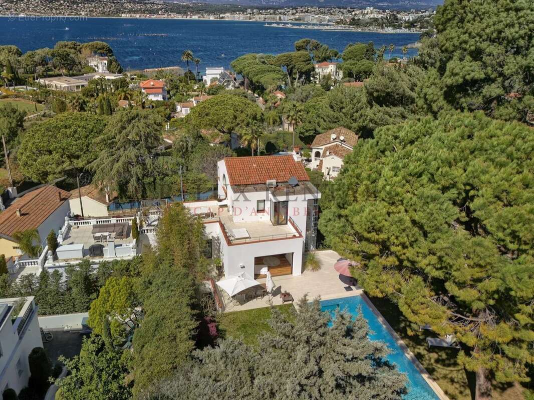 Coup de cœur : villa rénovée avec vue mer au Cap d’Antibes - photo 2