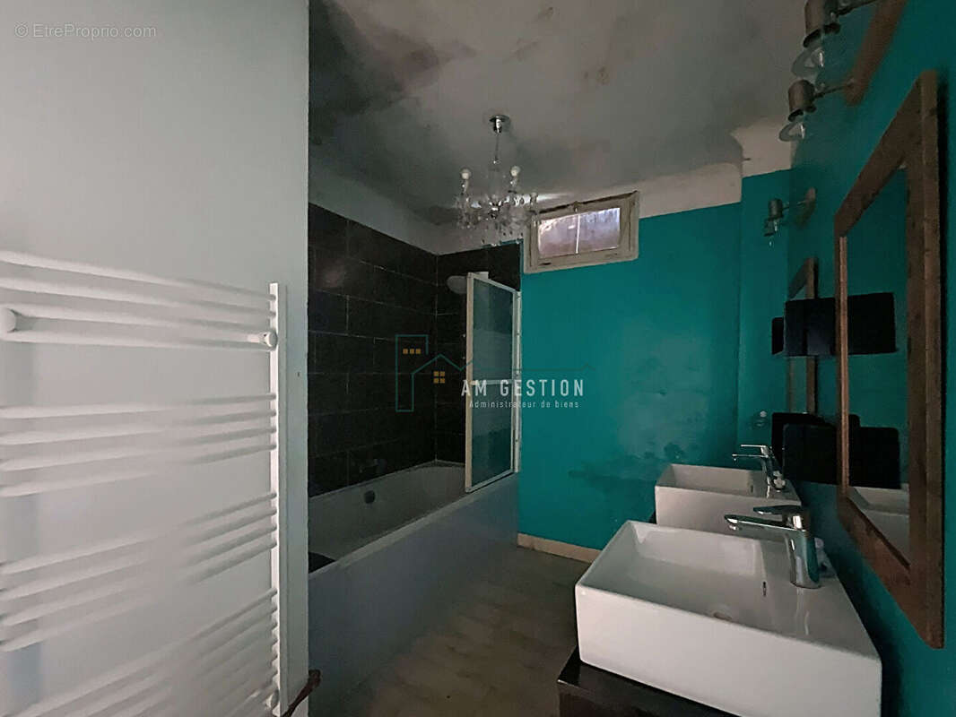 Maison à SAINT-LAURENT-LES-EGLISES