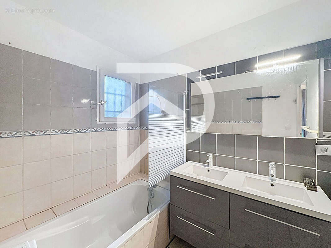 Maison à MONTELIMAR