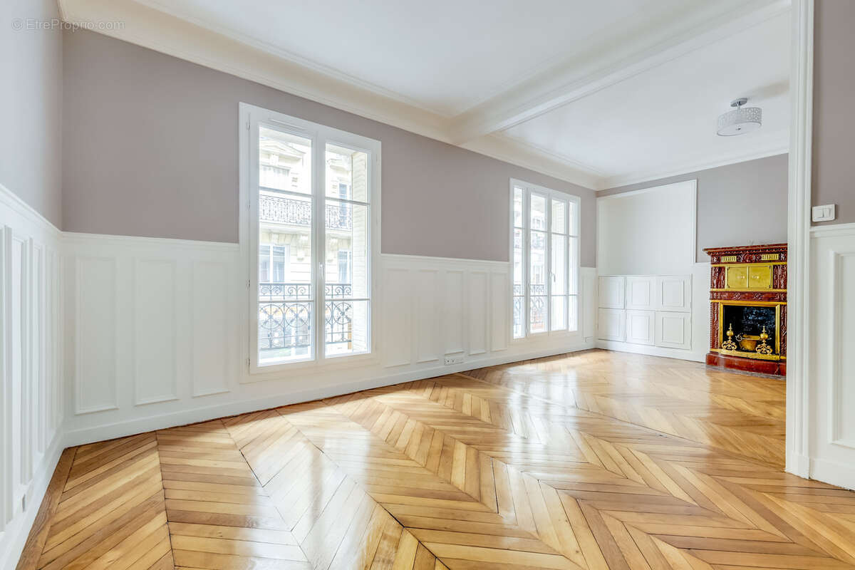 Appartement à PARIS-14E
