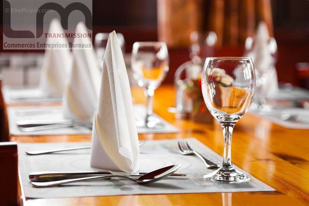 Commerce à PARIS-9E