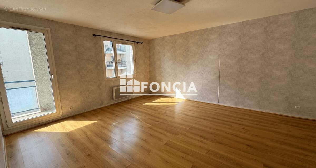 Appartement à LYON-8E