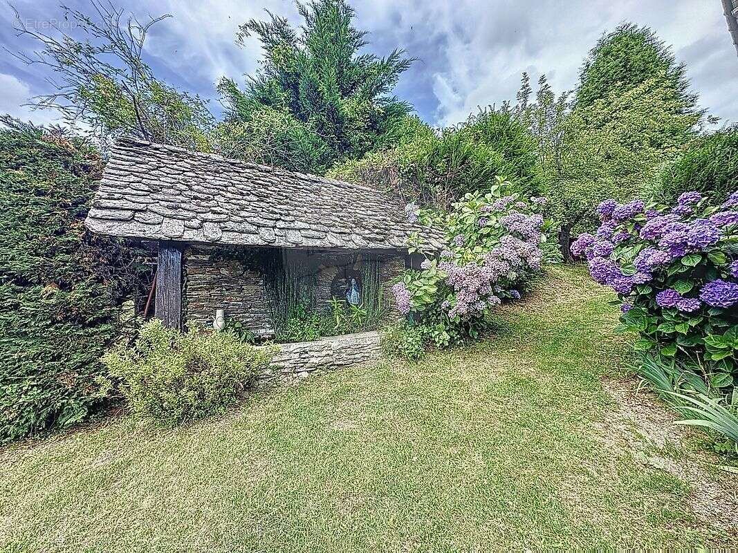 Maison à SAINT-GERMAIN-DE-CALBERTE