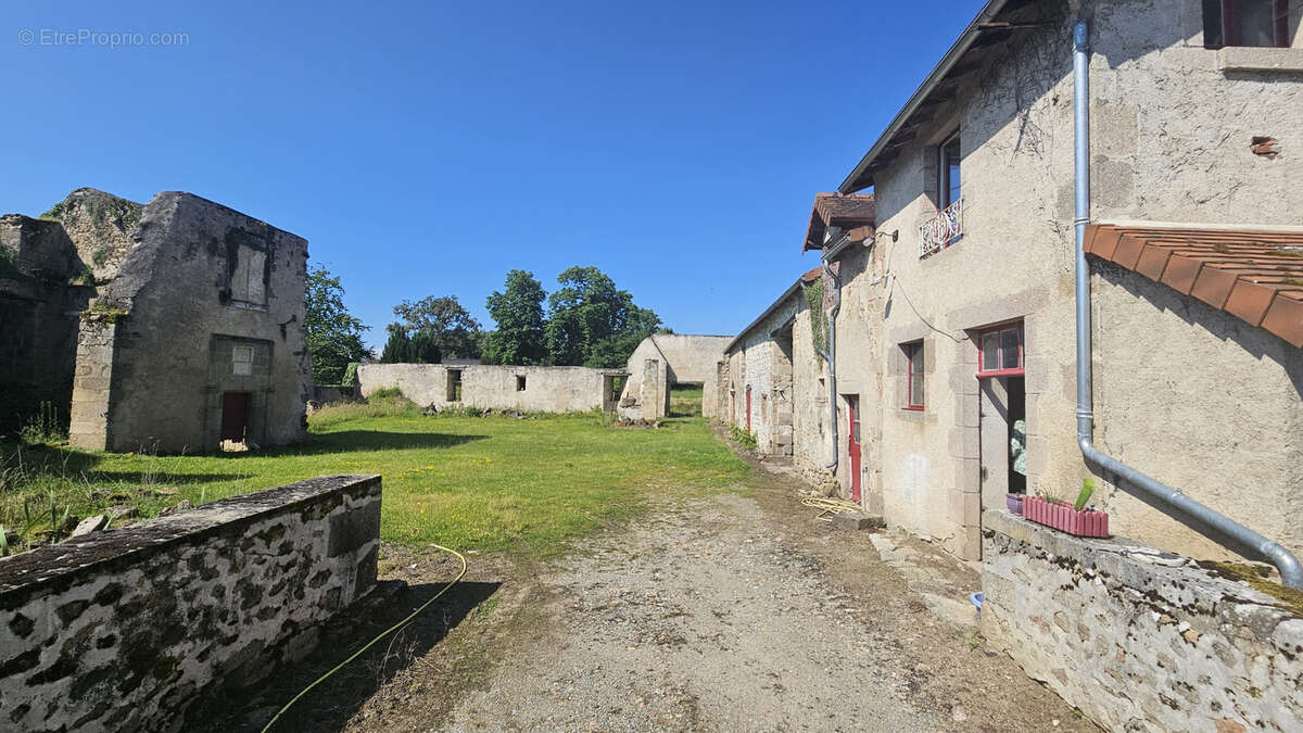 Maison à LE DORAT