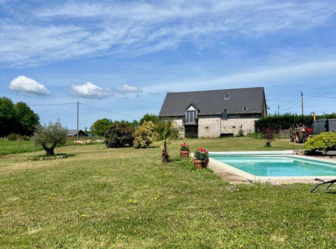 Maison à SAINT-MARTIN-LA-MEANNE