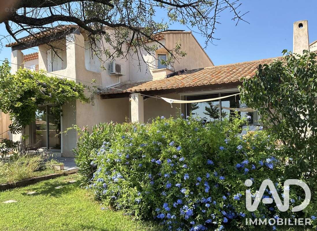 Maison 167 m² à La Fare-Les-Oliviers  - photo 3