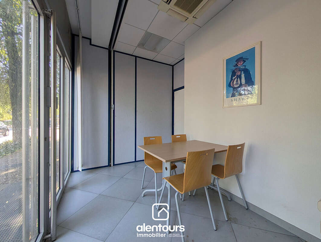 Bureaux  184 m2 - photo 11
