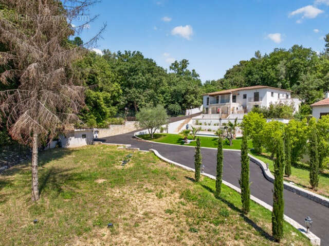 Maison à ROQUEFORT-LES-PINS