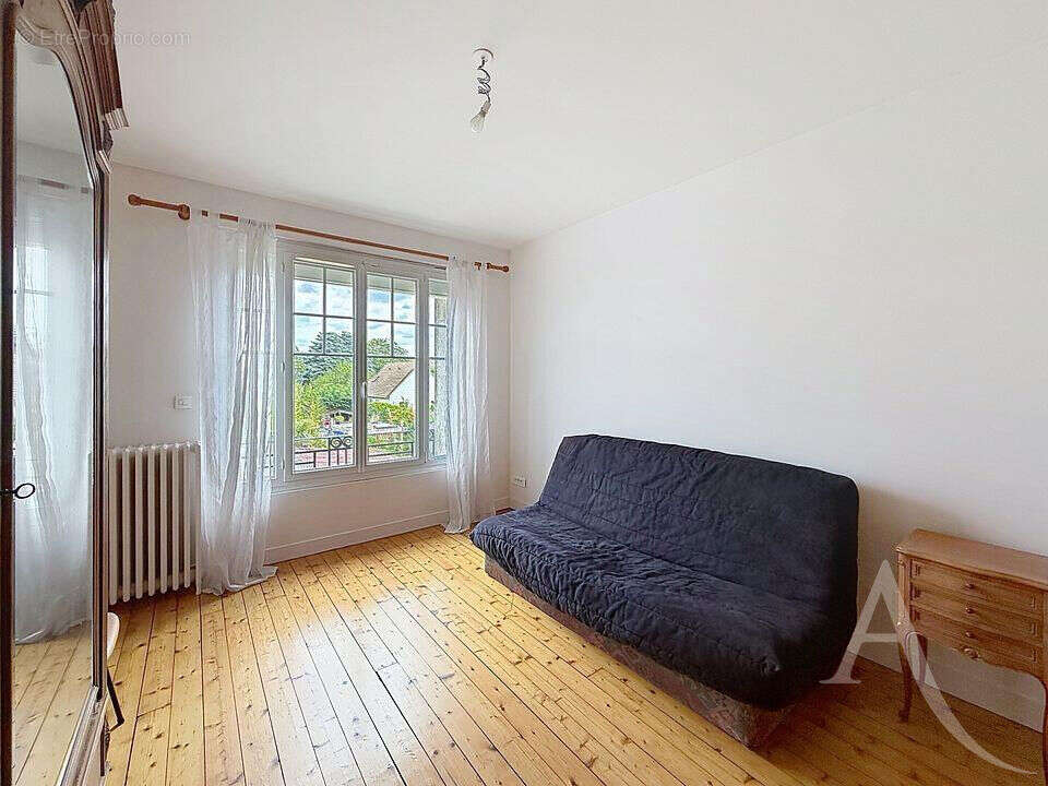 Maison de caractère à Mantes la Ville, 5 chambres, un garage, sous sol total et une dépendance - photo 9