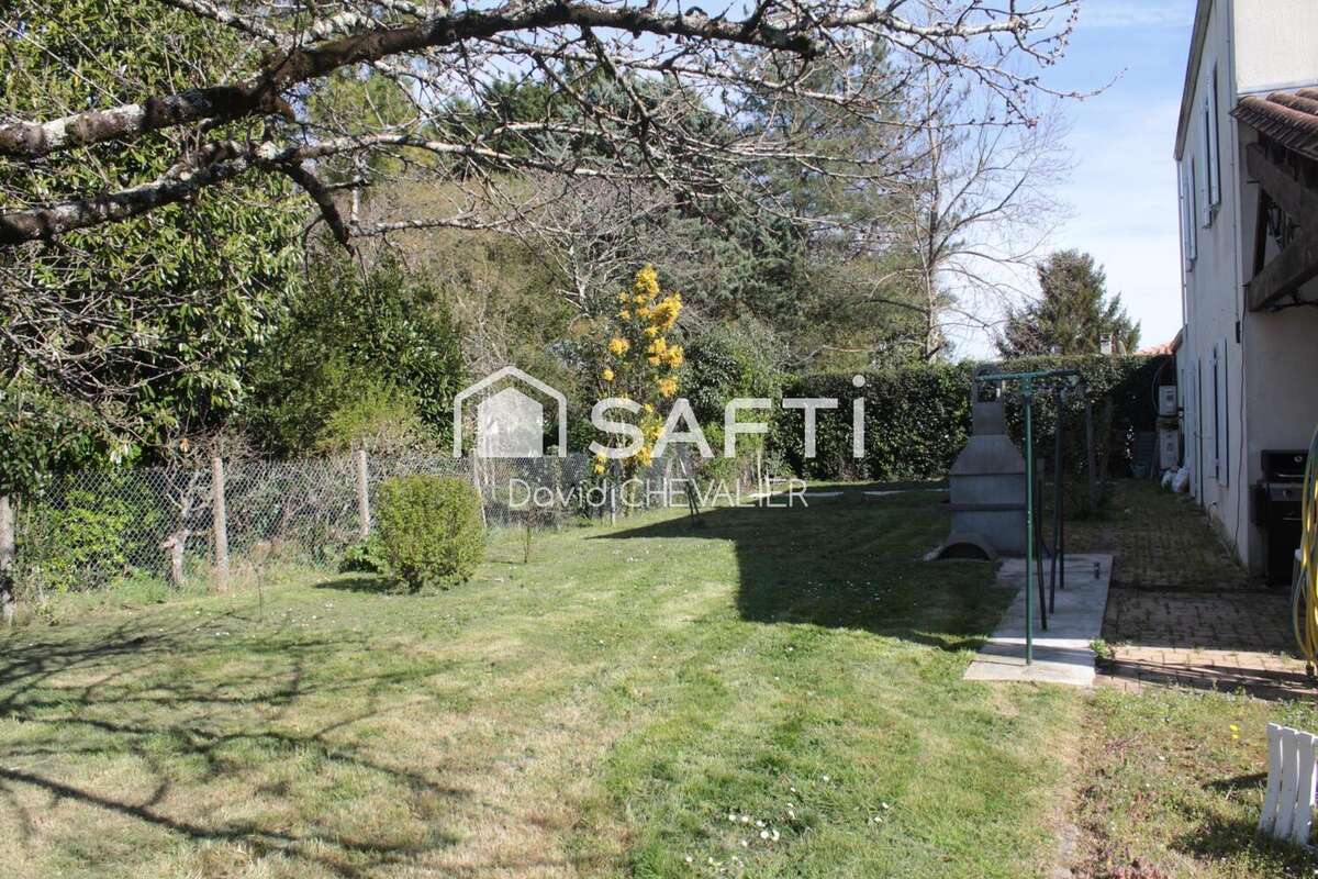 Maison 135 m² à Saint-Genis-De-Saintonge  - photo 3