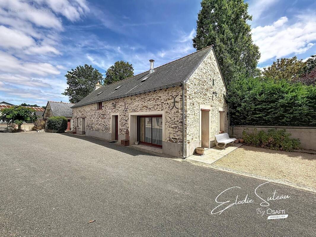 Photo 1 - Maison à BECON-LES-GRANITS