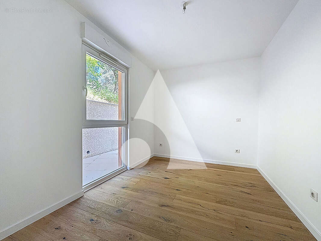 A vendre Villa Neuve à Mougins 5 pièces de 175 m² sur 1225 m² de terrain avec piscine - photo 13