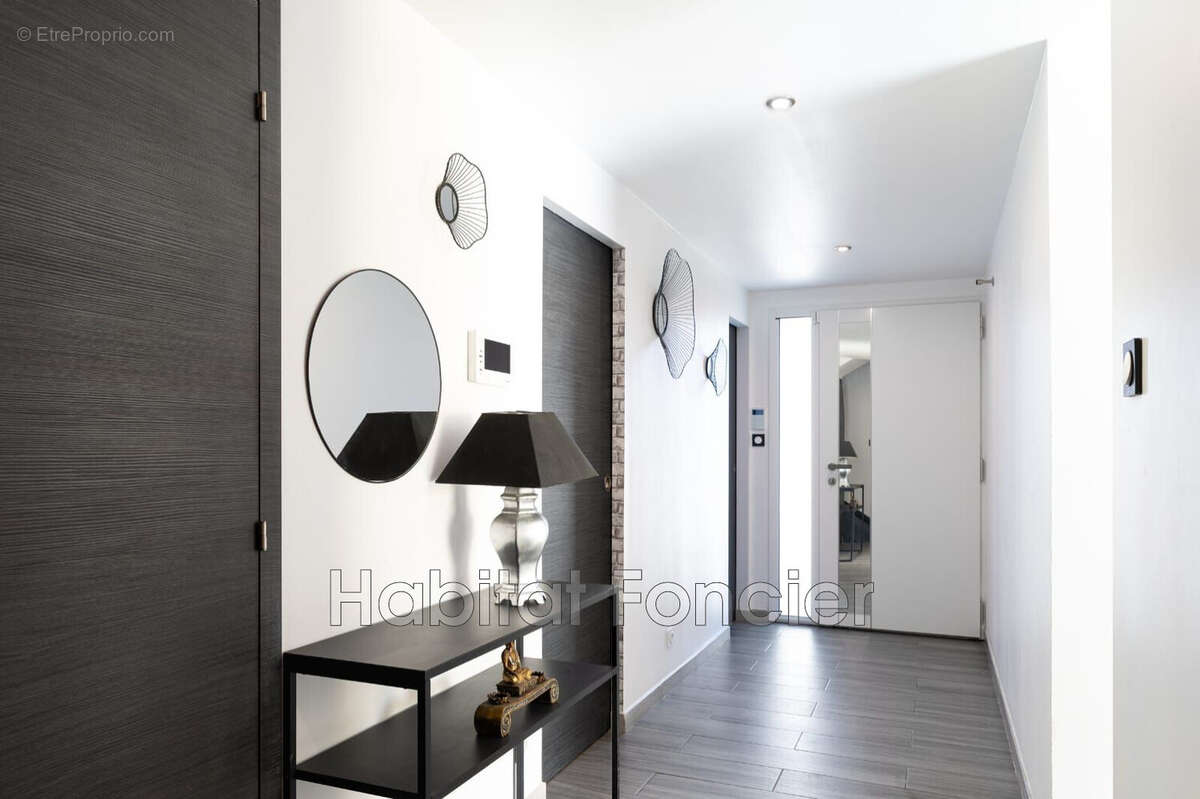 Maison à SAINT-LAURENT-DE-LA-SALANQUE