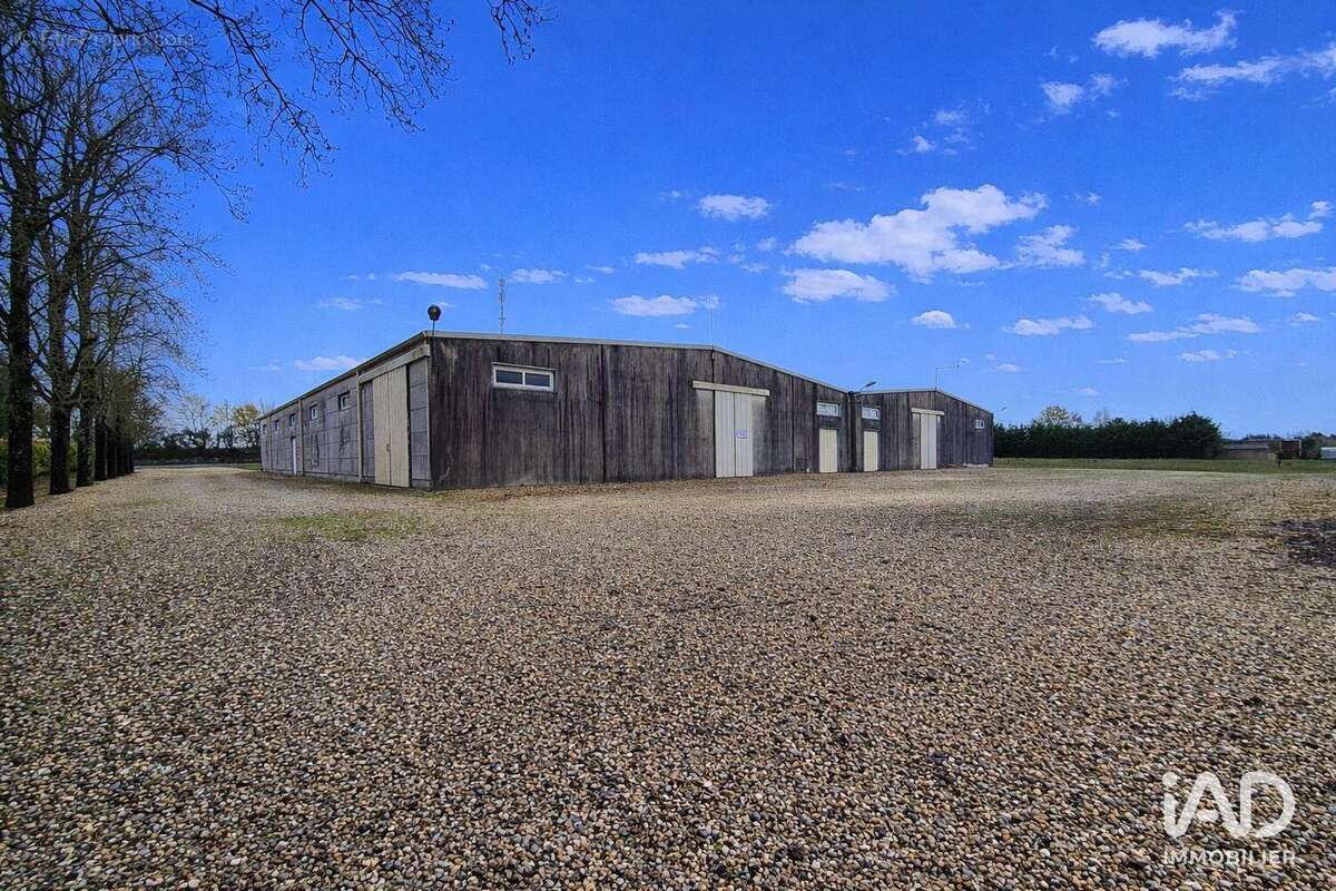 Photo 2 - Commerce à CHEF-BOUTONNE