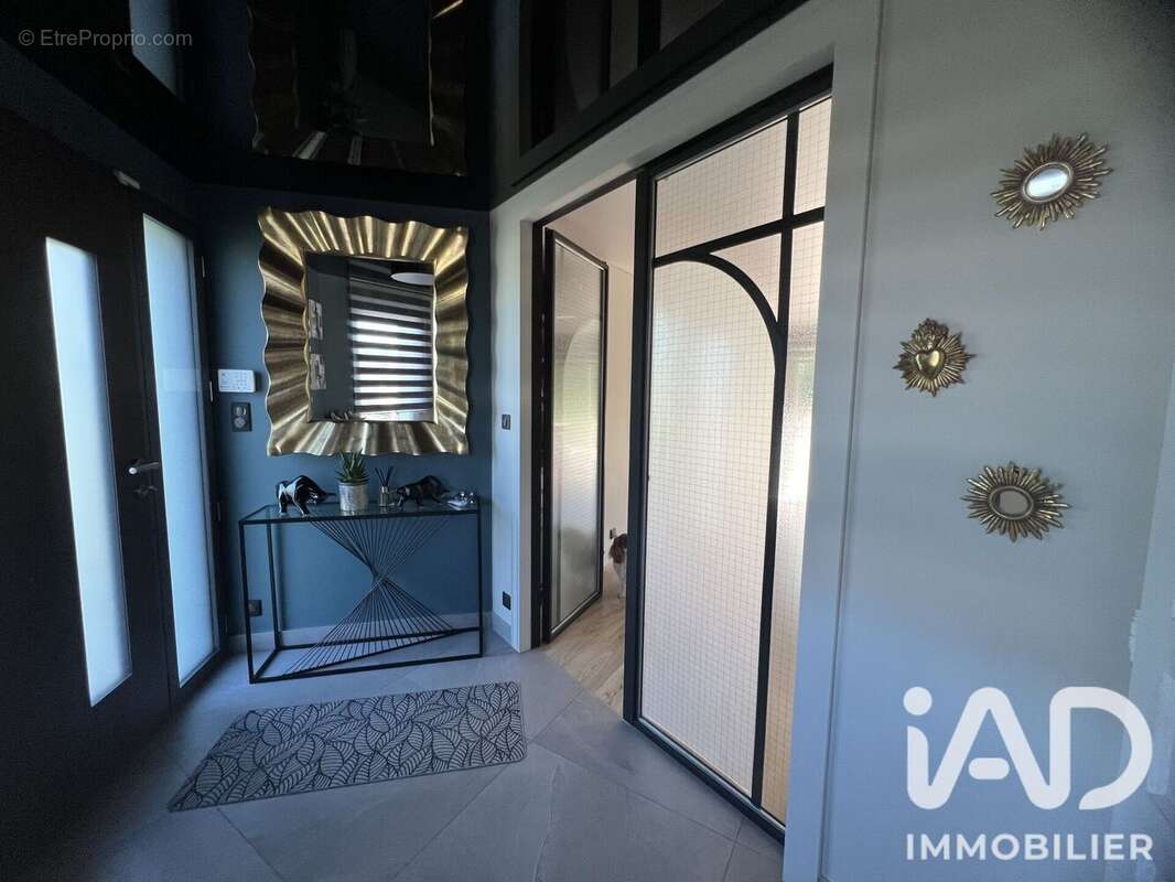 Maison 240 m² à Montferrand-Le-Chateau  - photo 8
