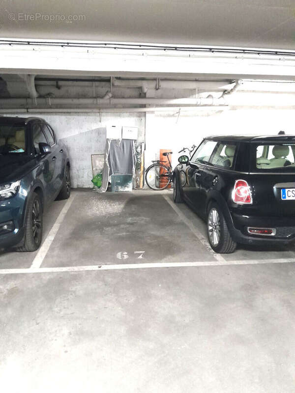 Parking à PARIS-16E