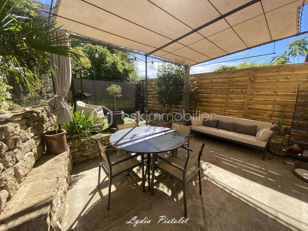 NOUVEAUTÉ - SAIGNON (84) - Authentique maison de village avec extérieur - photo 9