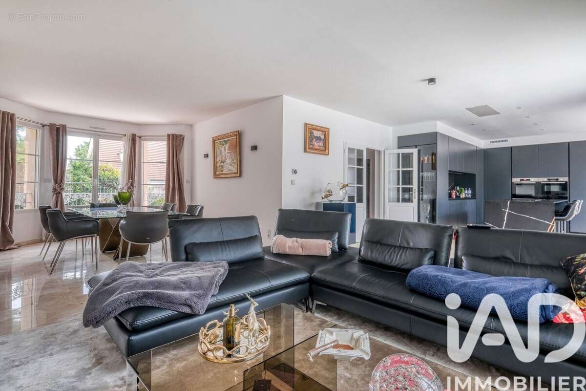 Maison 300 m² à Villaines-Sous-Bois  - photo 2