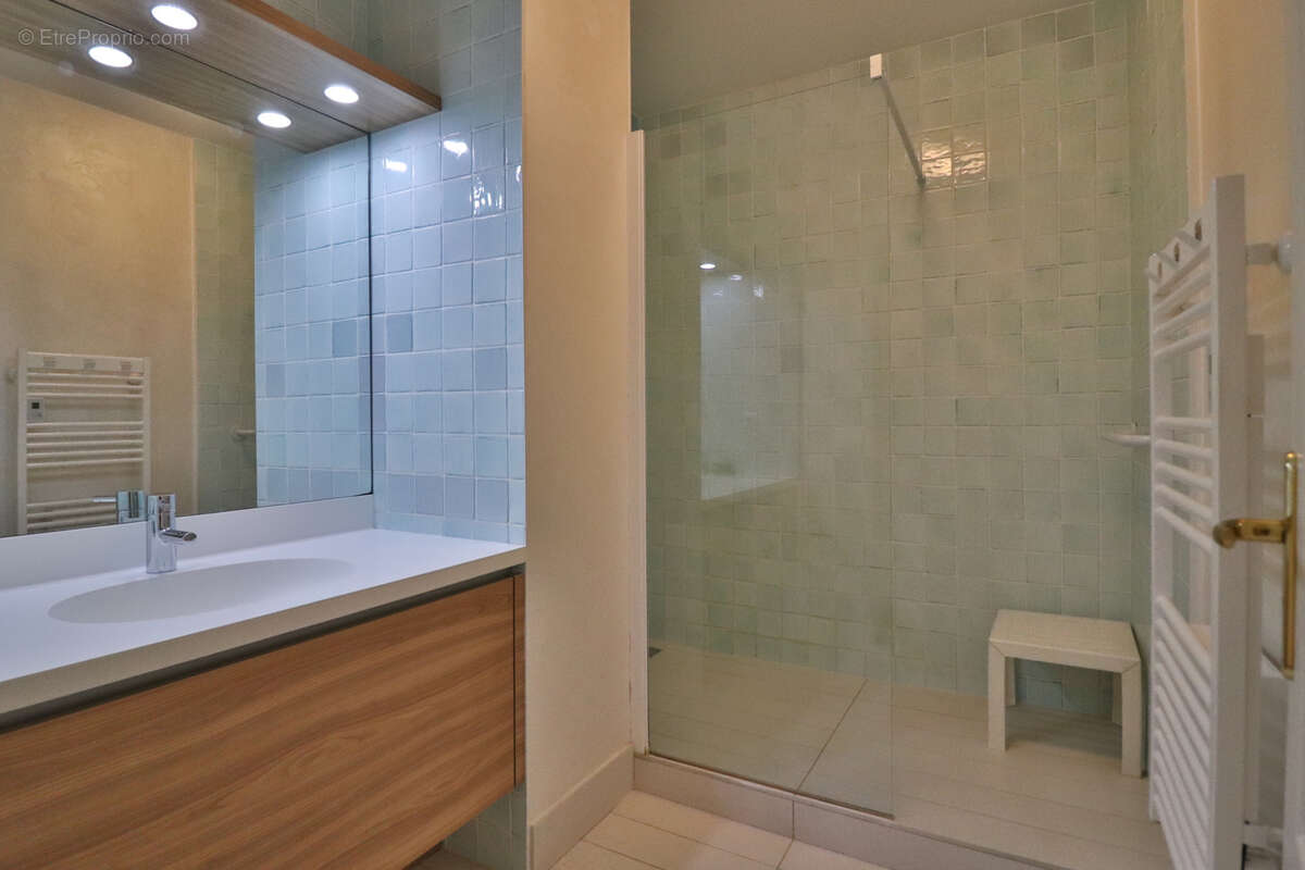 Appartement à CHARBONNIERES-LES-BAINS