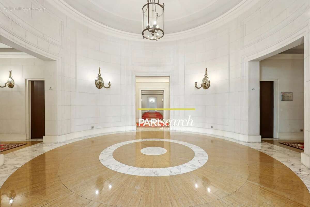 Appartement à PARIS-8E